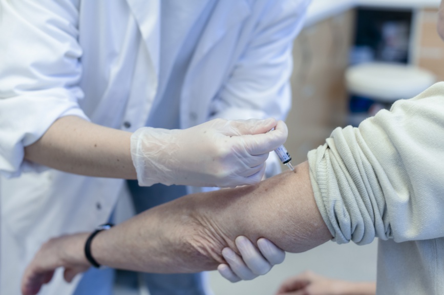 Grippe saisonnière : la HAS précise la place des vaccins Efluelda et Fluad dans la stratégie vaccinale
