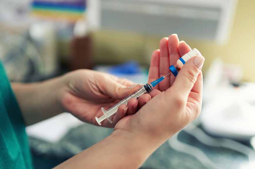 Monkeypox : vacciner les adultes et professionnels de santé après une exposition à la maladie